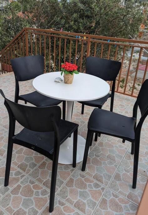 Zeezicht Appartement 50M From Beach Srima Ngoại thất bức ảnh