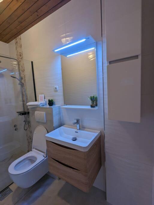 Zeezicht Appartement 50M From Beach Srima Ngoại thất bức ảnh