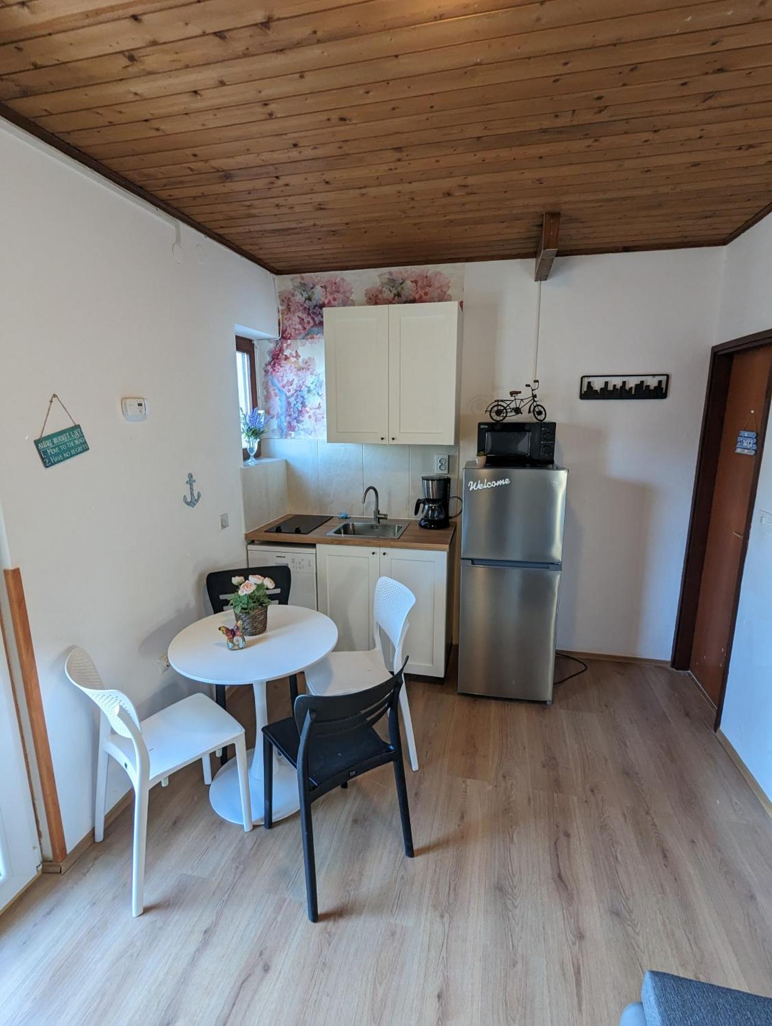 Zeezicht Appartement 50M From Beach Srima Ngoại thất bức ảnh