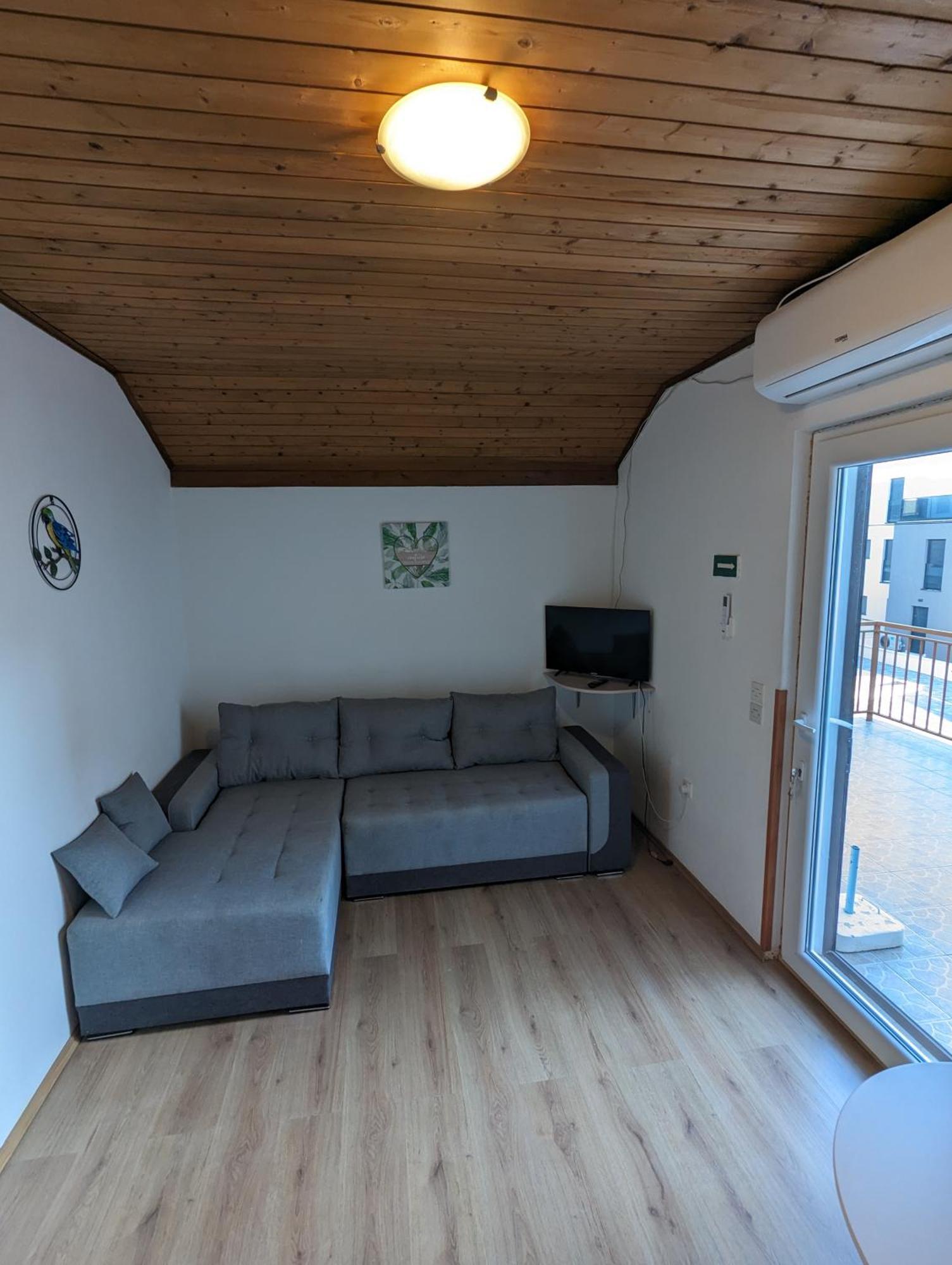 Zeezicht Appartement 50M From Beach Srima Ngoại thất bức ảnh